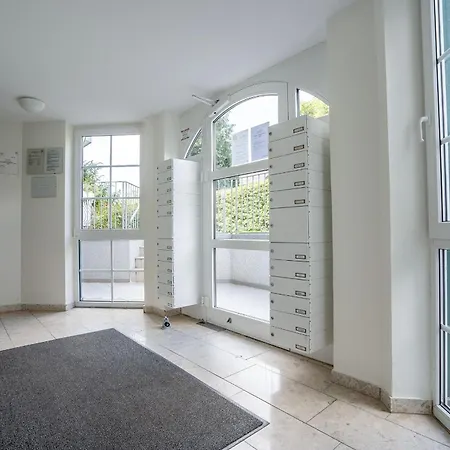 Commodore 44 Apartment
