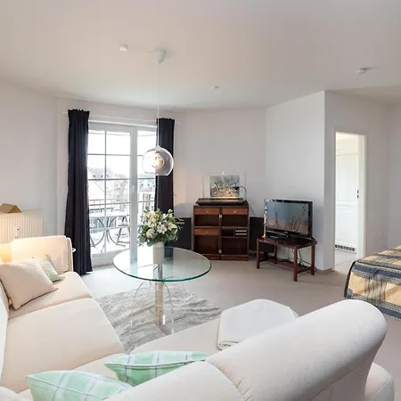 Commodore 44 Apartment *