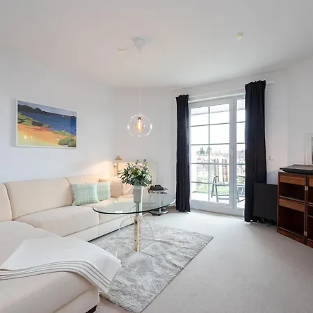Commodore 44 Apartment
